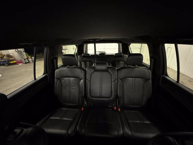 Used 2023 Jeep Wagoneer L Series II AWD/4WD image 21