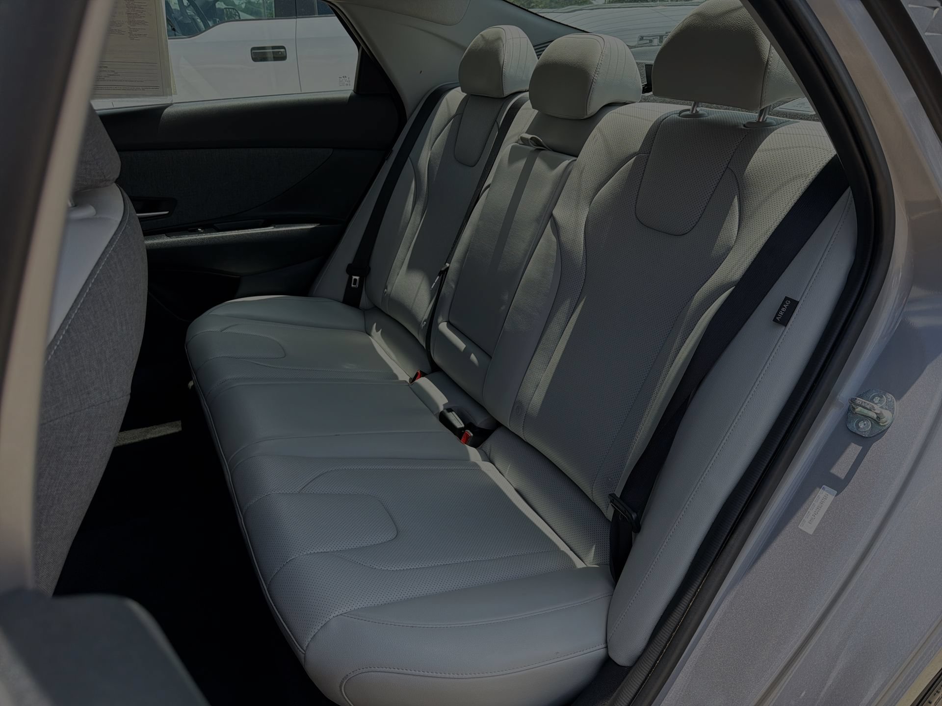 Used 2025 Hyundai Elantra Limited FWD image 23