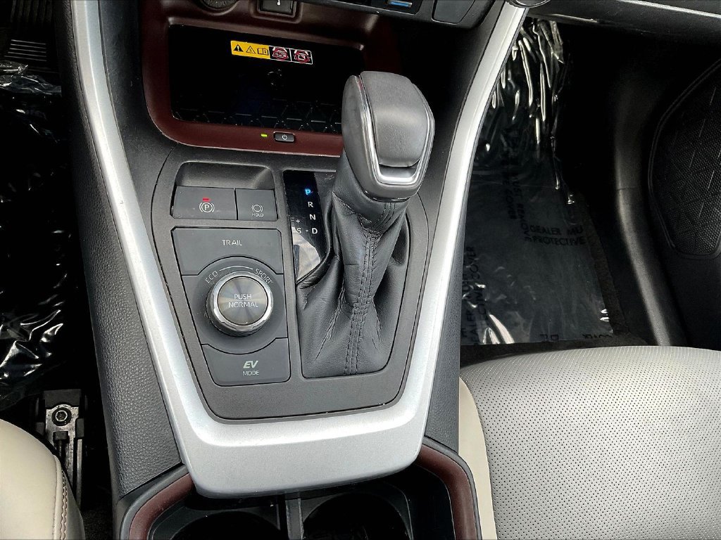 Used 2022 Toyota RAV4 Limited AWD/4WD image 18
