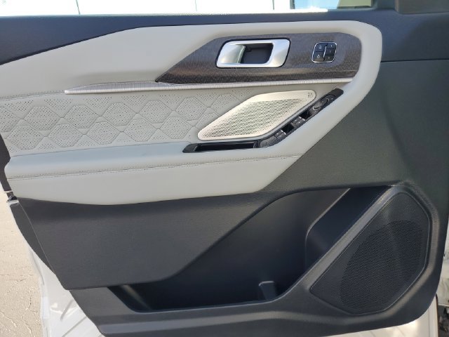 Certified 2025 Ford Explorer Platinum w/ Ultimate Package AWD/4WD image 28
