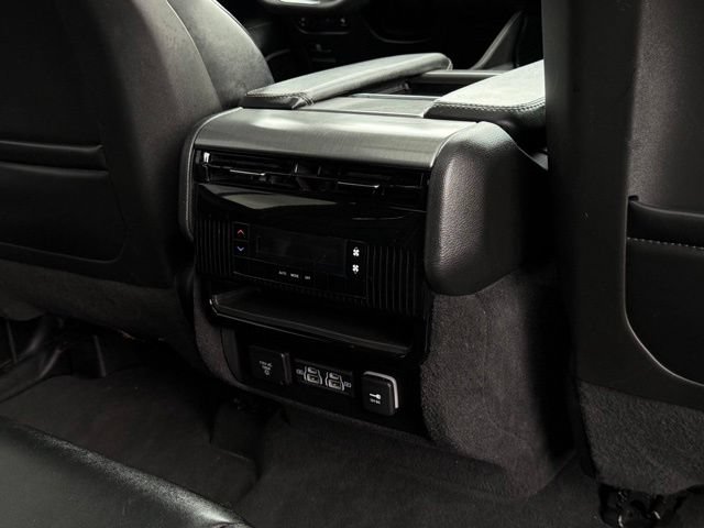 Used 2024 Jeep Wagoneer Series II AWD/4WD image 25