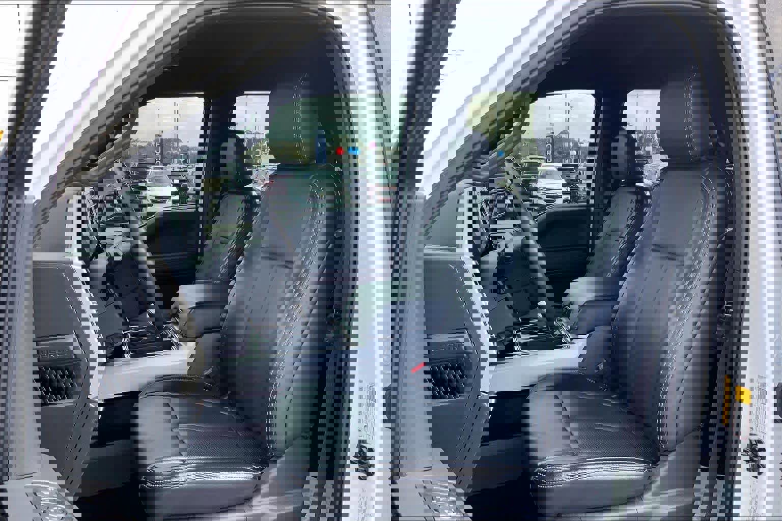 Certified 2022 Ford F250 Lariat w/ Tremor Off-Road Package image 8