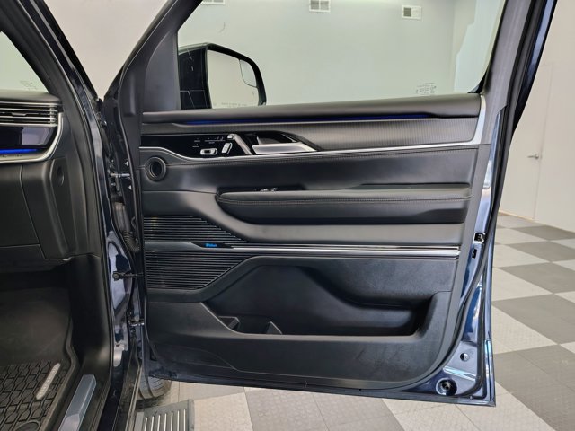 Used 2025 Jeep Grand Wagoneer Series II Obsidian w/ Quick Order Packagew 28T AWD/4WD image 14