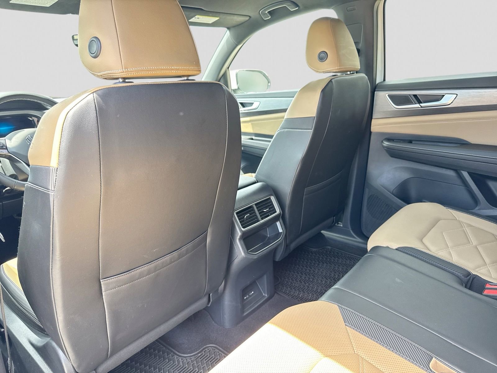 Used 2024 Volkswagen Atlas Cross Sport SE AWD/4WD image 20