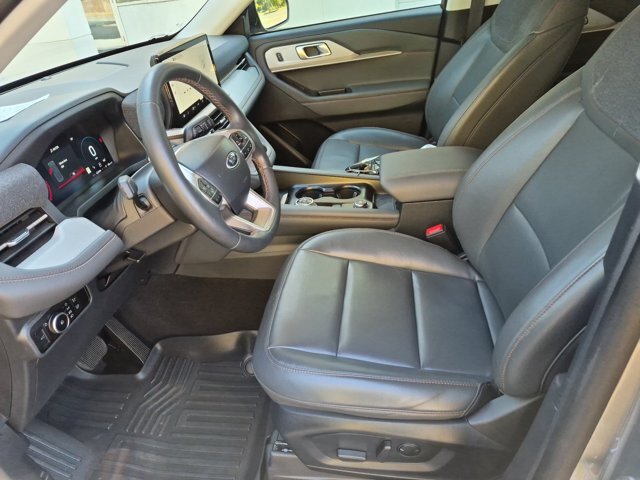 Certified 2025 Ford Explorer Active w/ Active Comfort Package RWD image 16