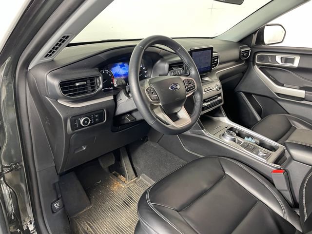 Certified 2023 Ford Explorer XLT w/ Equipment Group 202A AWD/4WD image 3