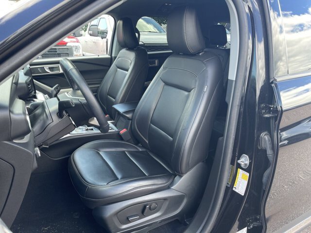 Certified 2023 Ford Explorer XLT w/ Equipment Group 202A AWD/4WD image 6