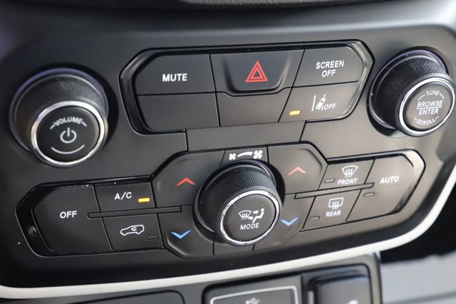 Used 2022 Jeep Renegade Latitude w/ Convenience Group AWD/4WD image 28
