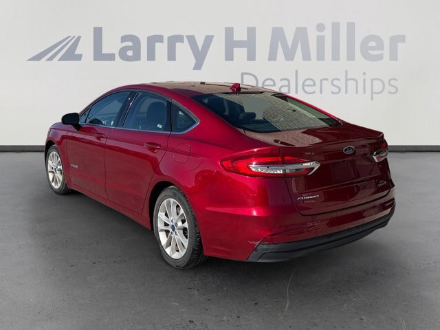 Certified 2019 Ford Fusion SE FWD image 3