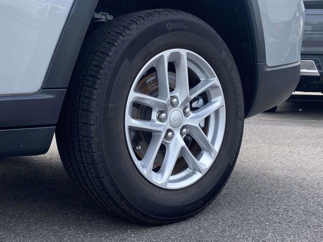 Used 2023 Jeep Grand Cherokee L Laredo w/ Luxury Tech Group I AWD/4WD image 11