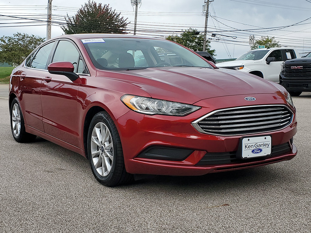 Certified 2017 Ford Fusion SE w/ Fusion SE Technology Package FWD image 3