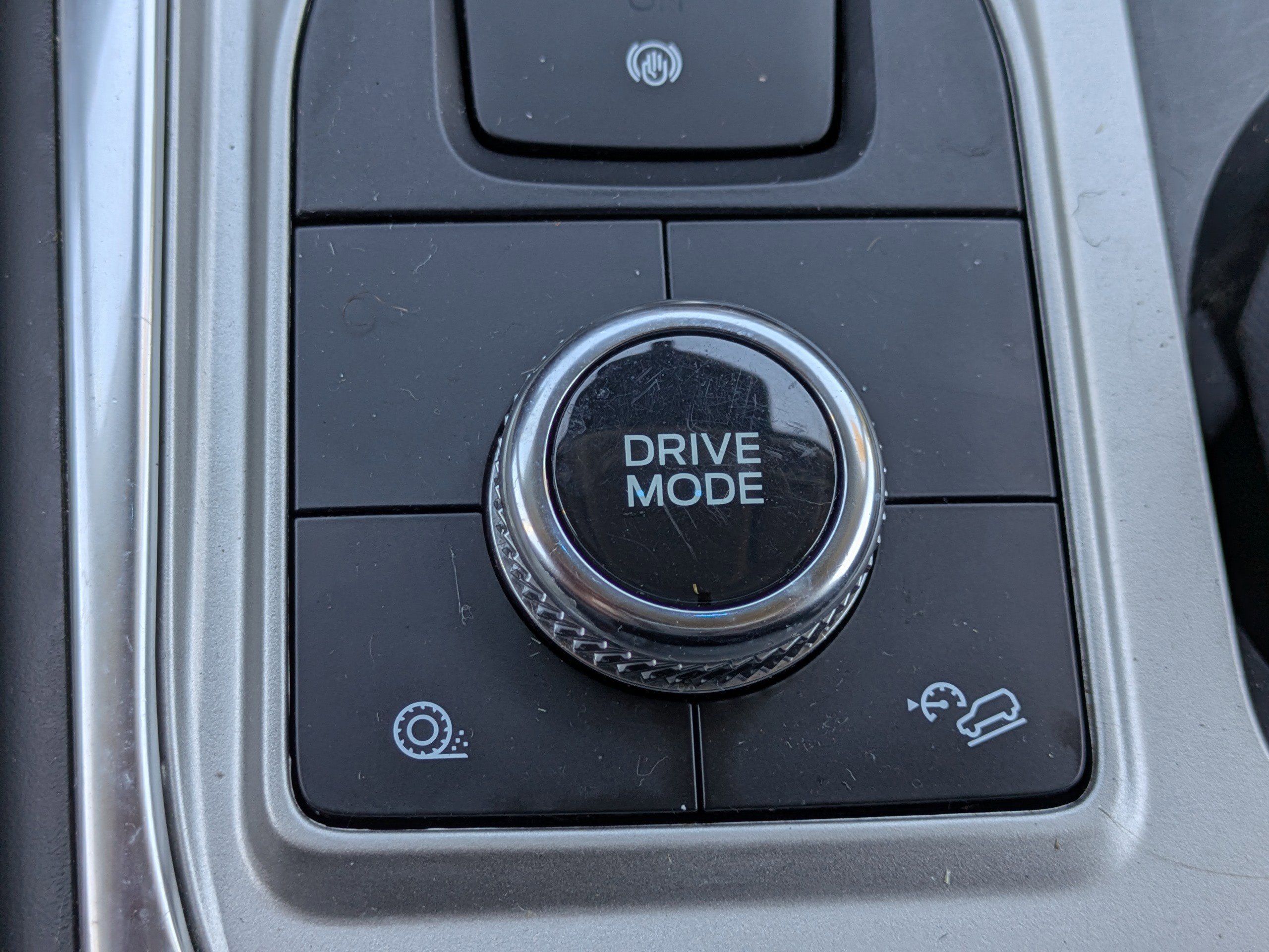 Certified 2022 Ford Explorer XLT w/ Equipment Group 202A image 29