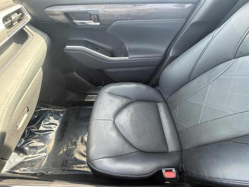 Used 2022 Toyota Highlander Platinum image 24