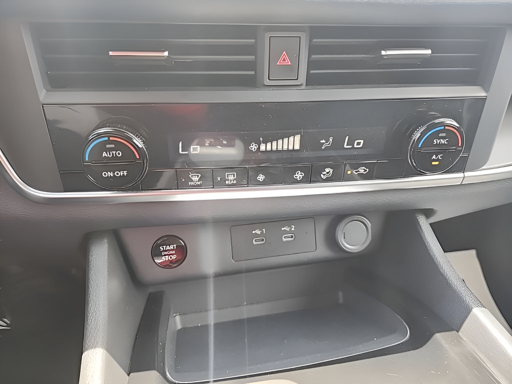 Used 2025 Nissan Rogue SV AWD/4WD image 27