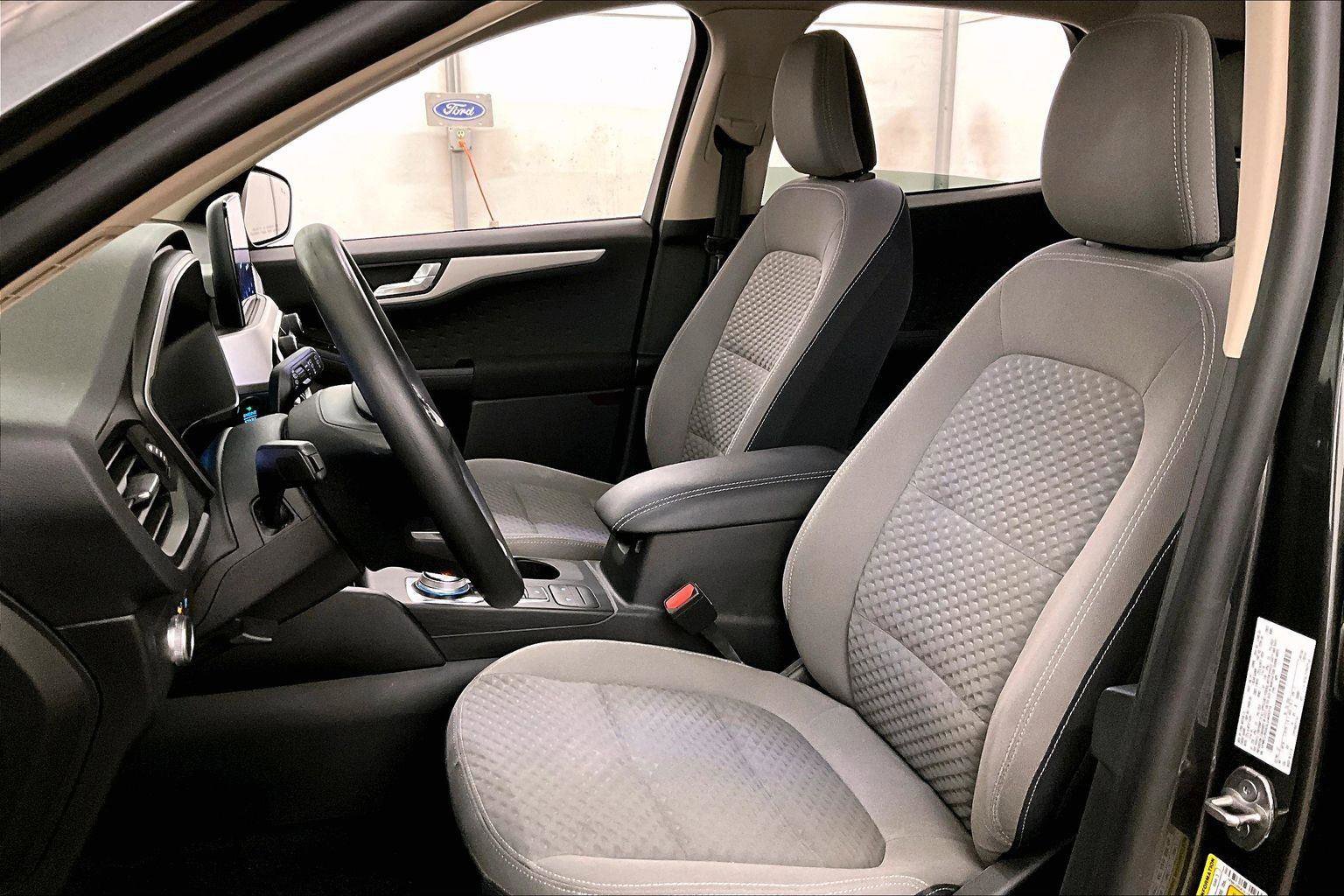 Certified 2020 Ford Escape SE image 24
