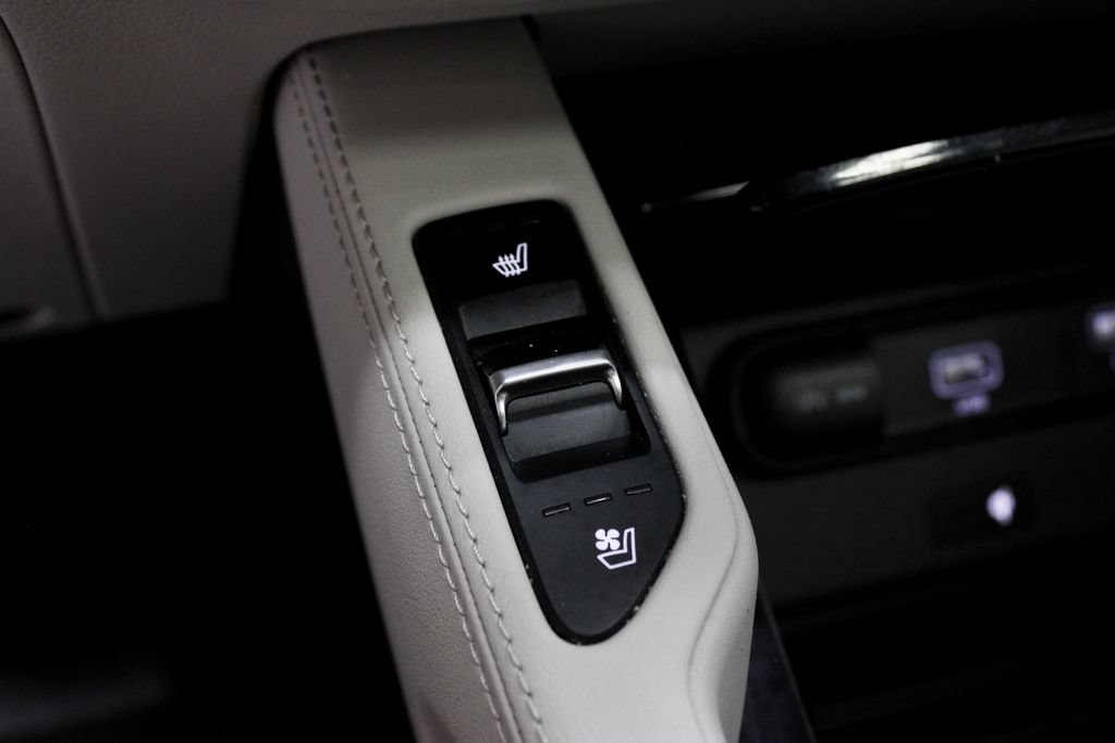 Used 2022 Kia Telluride EX w/ EX Premium Package FWD image 5