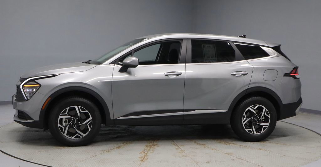 Used 2025 Kia Sportage LX AWD/4WD image 2