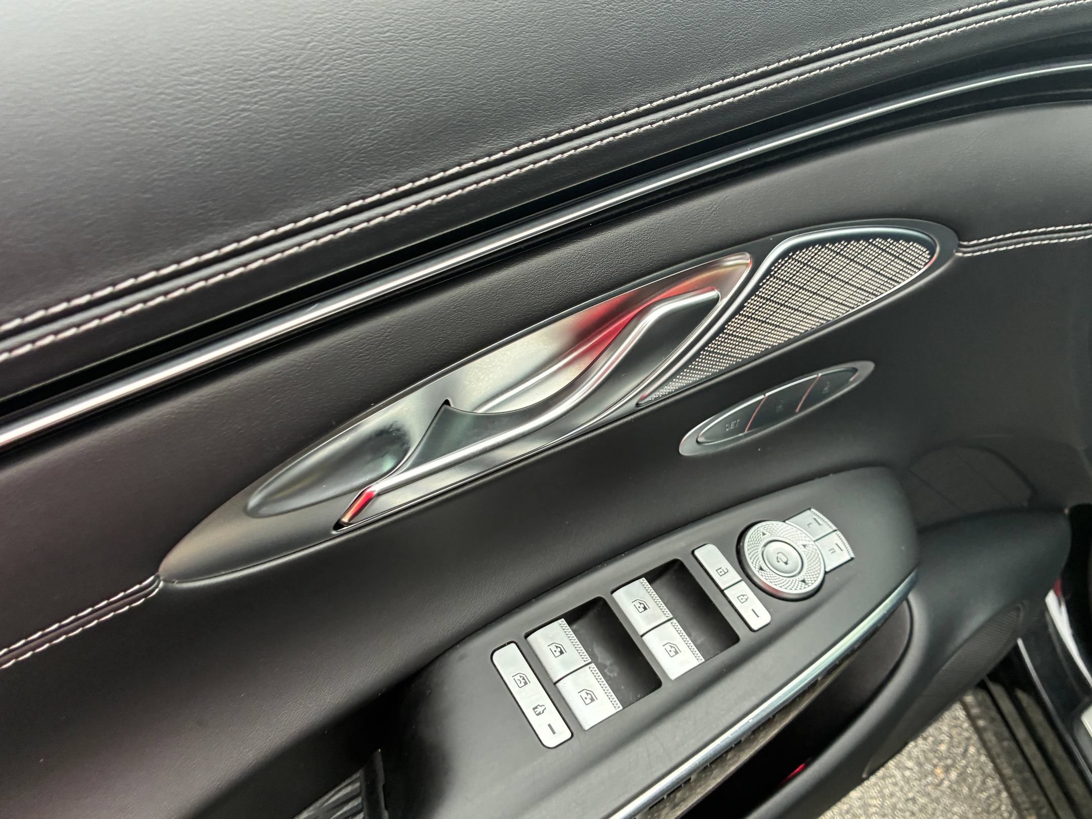 Used 2022 Genesis GV70 3.5T Sport w/ Sport Prestige Package AWD/4WD image 8