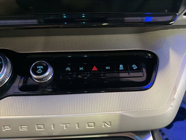 Certified 2025 Ford Expedition Active image 40