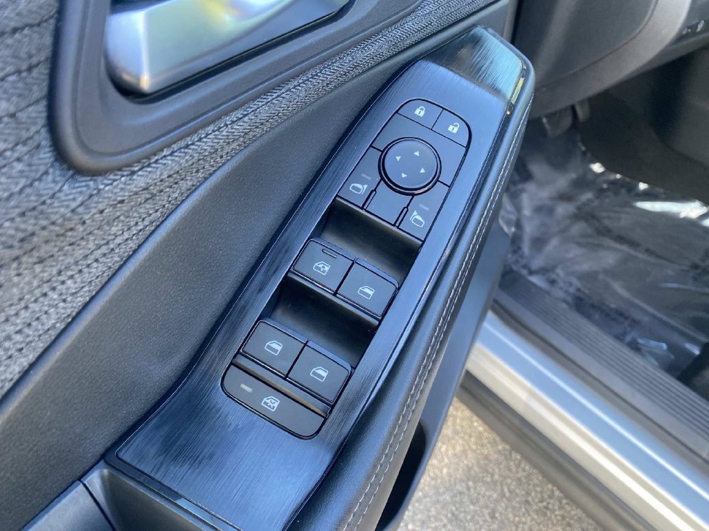 Used 2023 Nissan Rogue SV AWD/4WD image 17