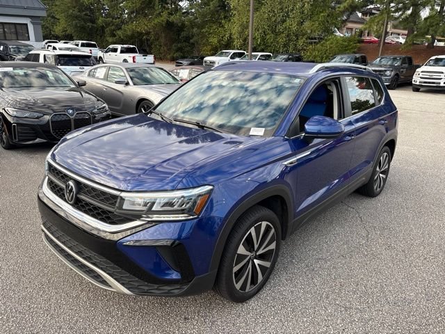 Used 2022 Volkswagen Taos SE FWD image 2