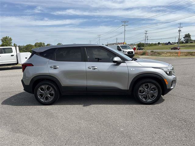 Used 2024 Kia Seltos LX AWD/4WD image 4