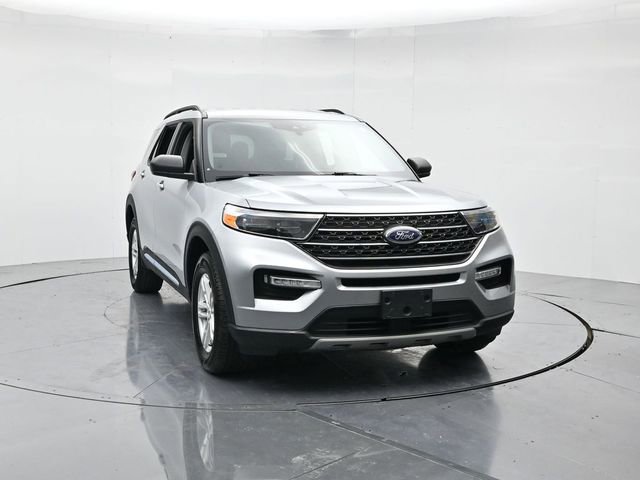 Certified 2023 Ford Explorer XLT w/ Equipment Group 202A image 4