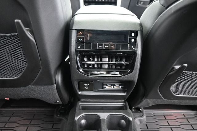 Used 2025 Jeep Grand Cherokee L Overland w/ Luxury Tech Group IV AWD/4WD image 23