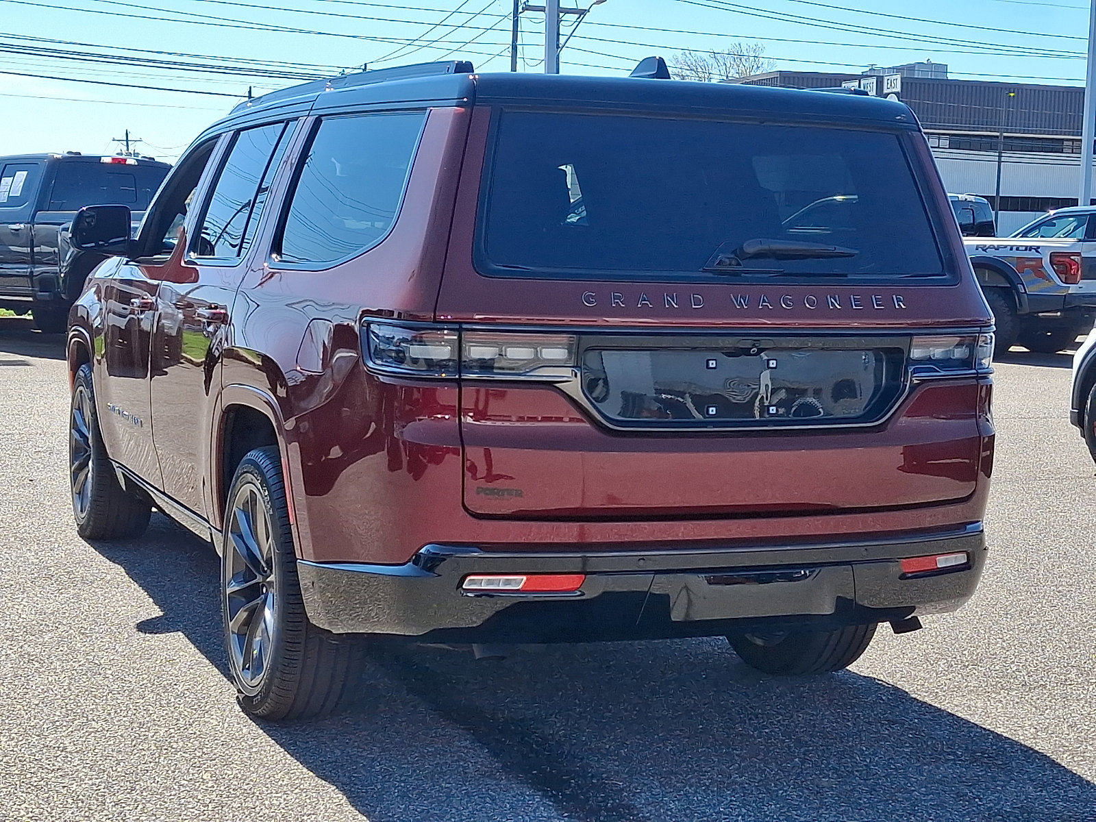 Used 2025 Jeep Grand Wagoneer Series II Obsidian w/ Quick Order Packagew 28T image 5