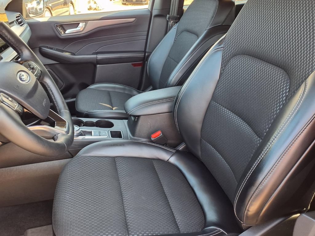 Certified 2024 Ford Escape SE FWD image 3