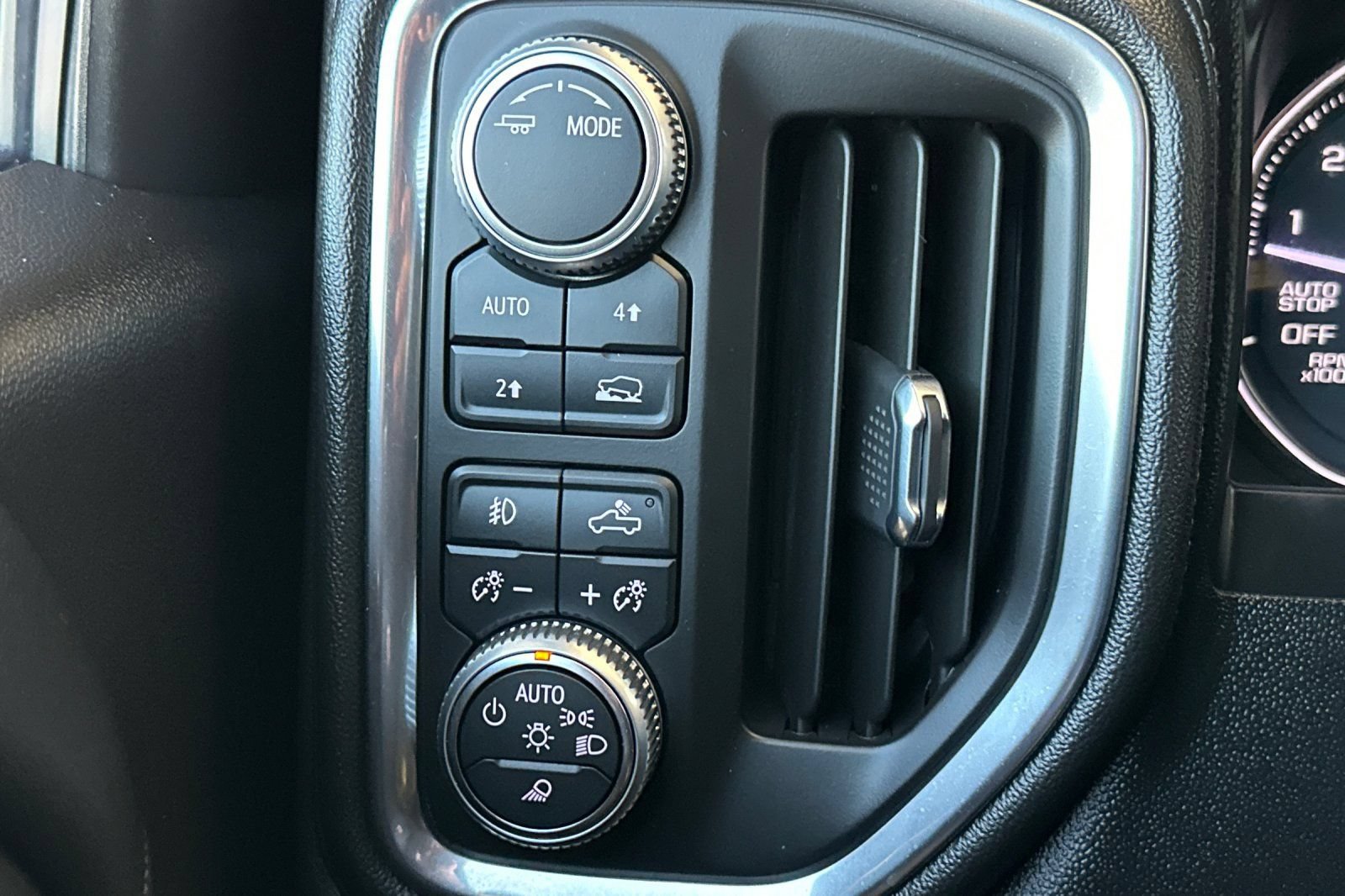 Used 2020 GMC Sierra 1500 Elevation w/ Elevation Value Package AWD/4WD image 28