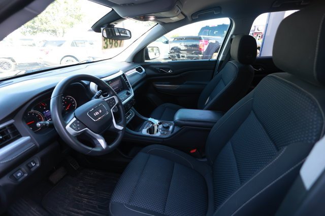 Used 2023 GMC Acadia SLE w/ Driver Convenience Package FWD image 11