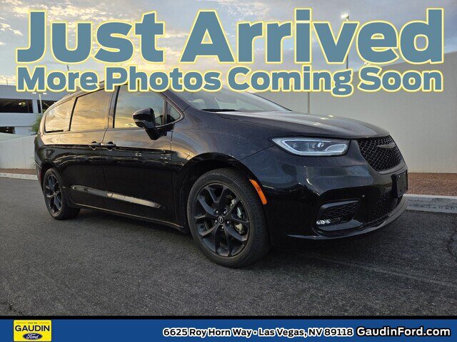 Used 2025 Chrysler Pacifica Limited