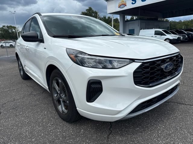 Certified 2023 Ford Escape ST-Line w/ Tech Pack #1 FWD image 3