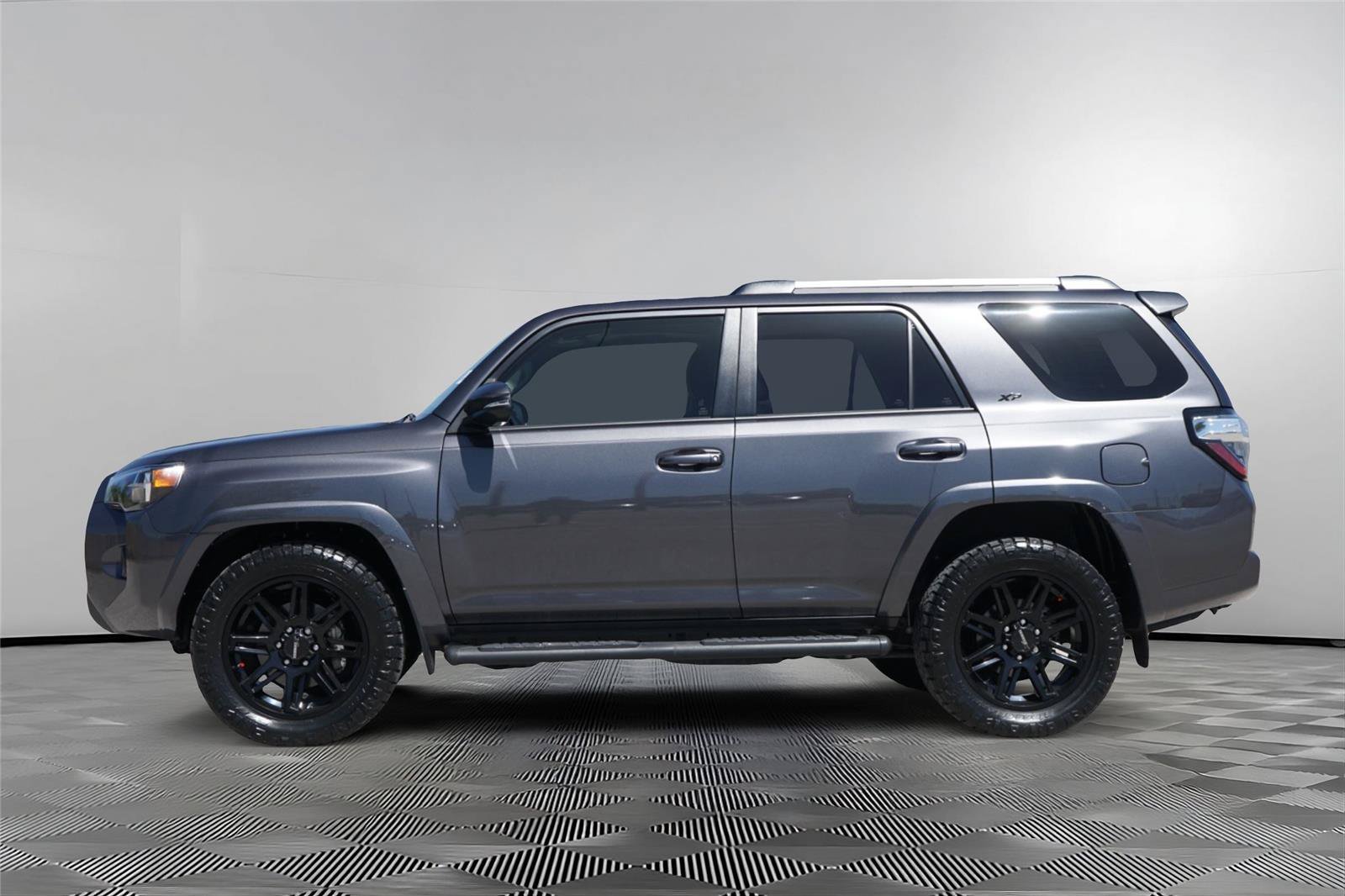 Used 2022 Toyota 4Runner SR5 Premium w/ Moonroof Package RWD image 7