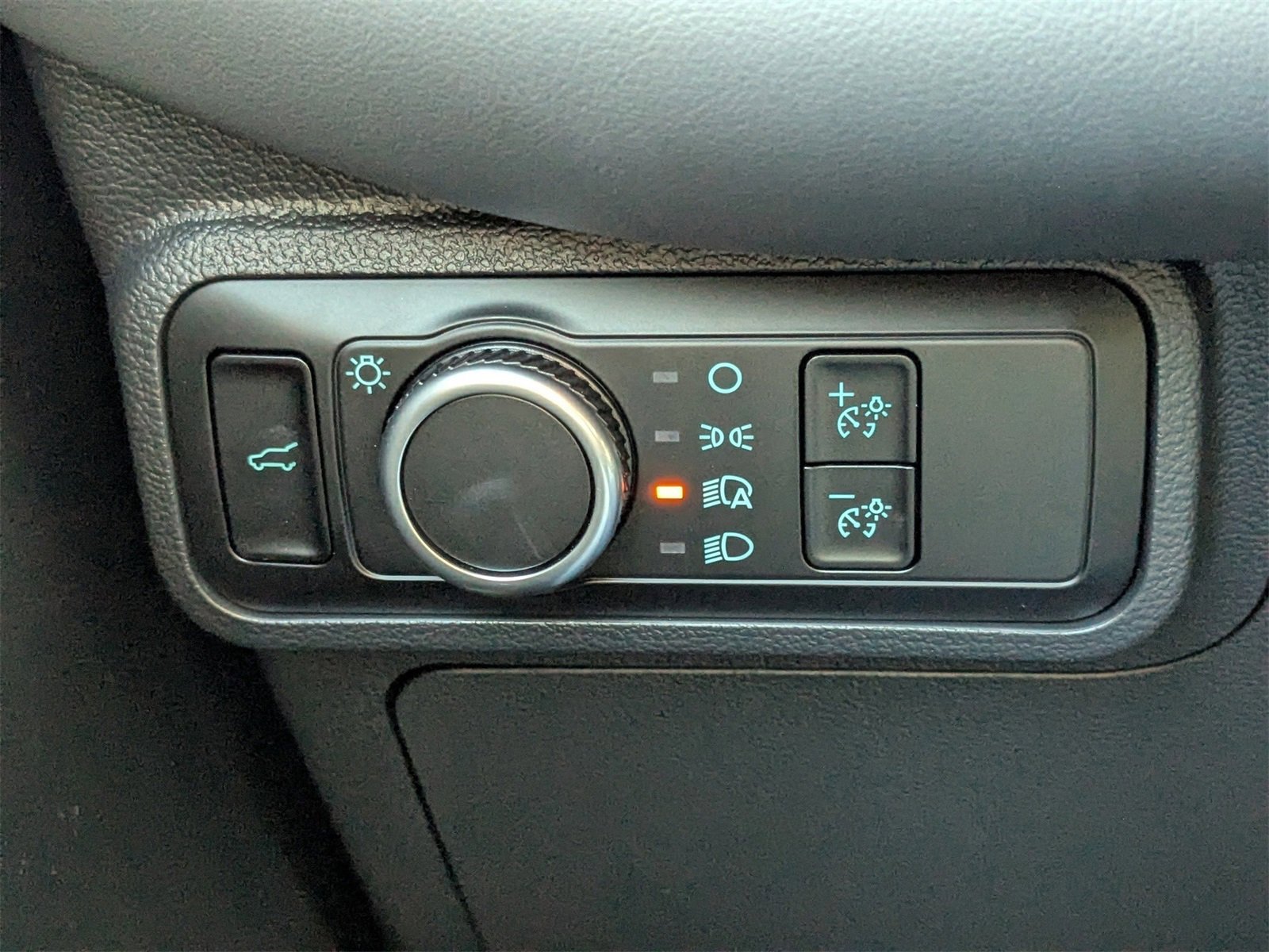 Certified 2025 Ford Explorer Active image 28