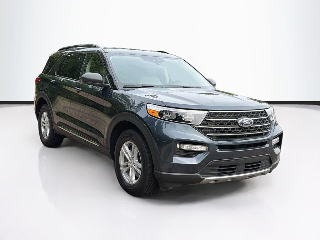 Certified 2024 Ford Explorer XLT w/ Equipment Group 202A AWD/4WD image 3