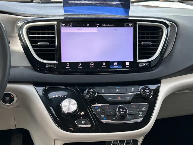Used 2022 Chrysler Pacifica Touring-L FWD image 16