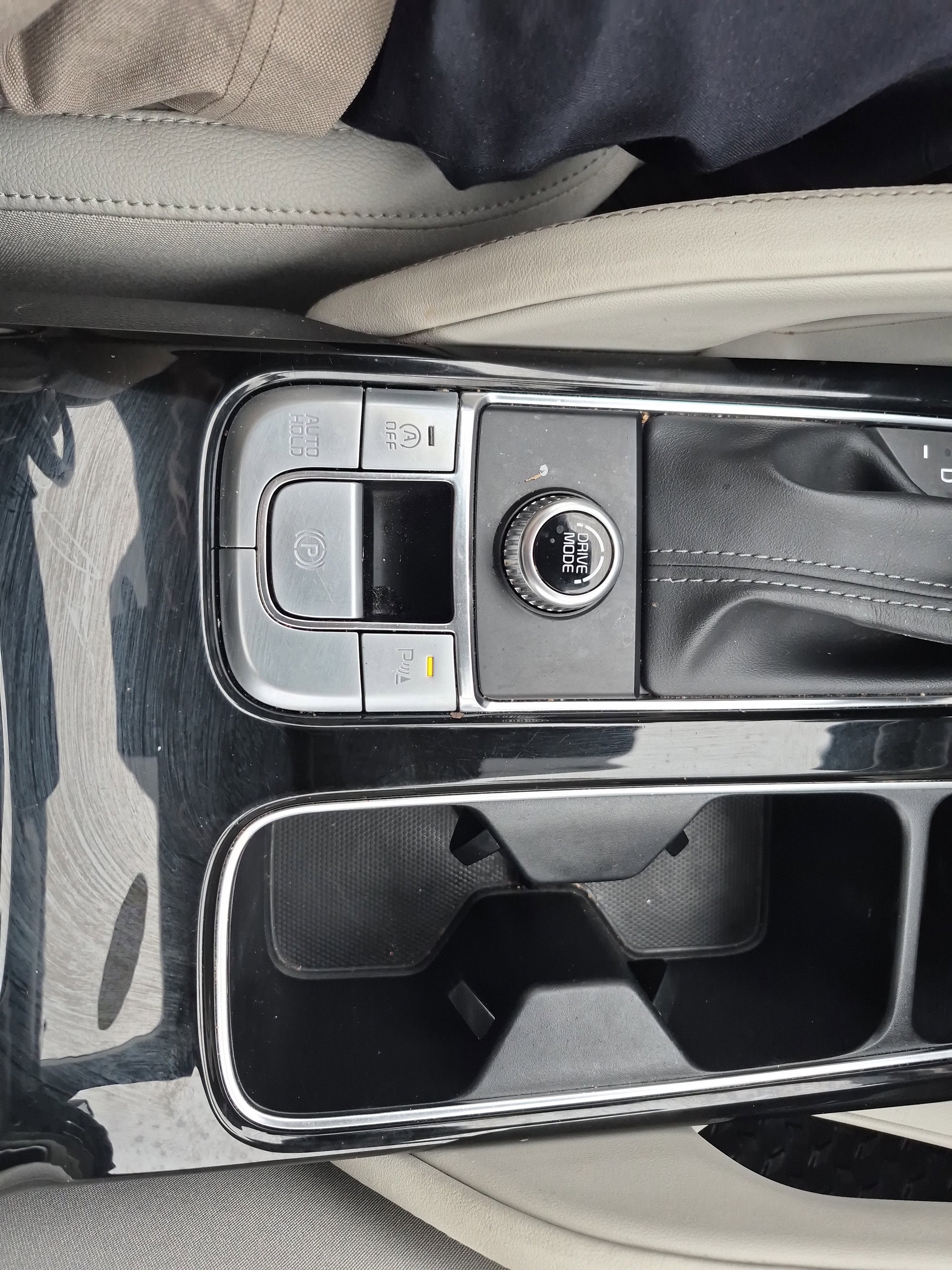 Used 2024 Kia Telluride EX w/ EX Captain's Chair Package image 31