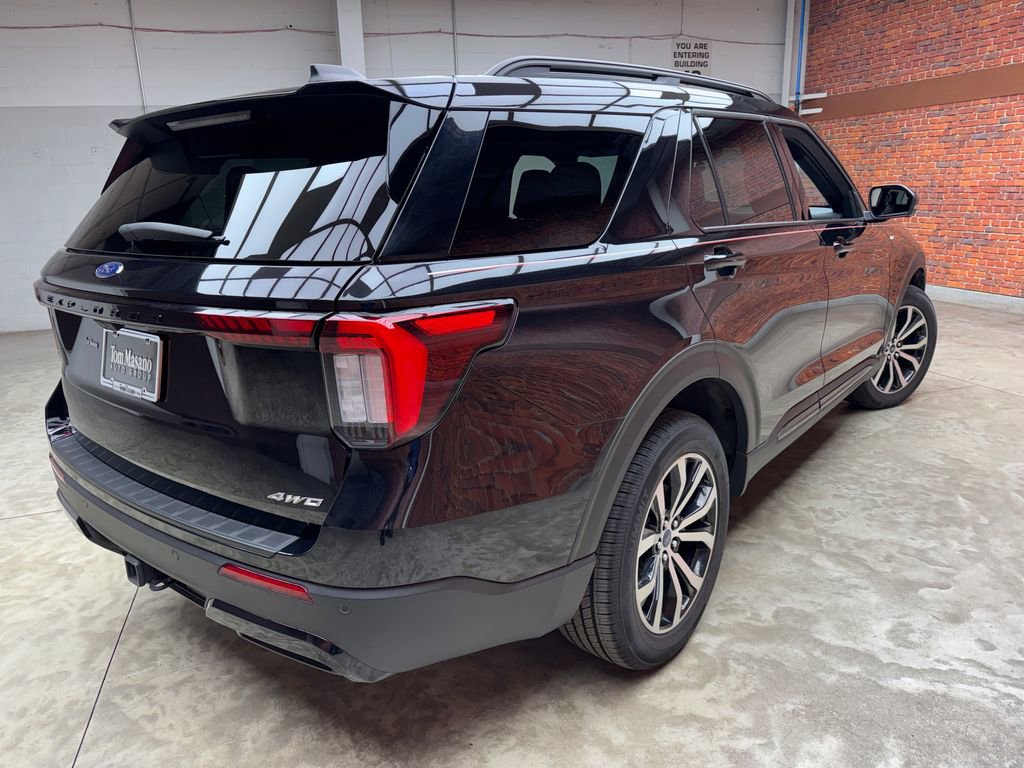 Certified 2025 Ford Explorer ST-Line AWD/4WD image 6