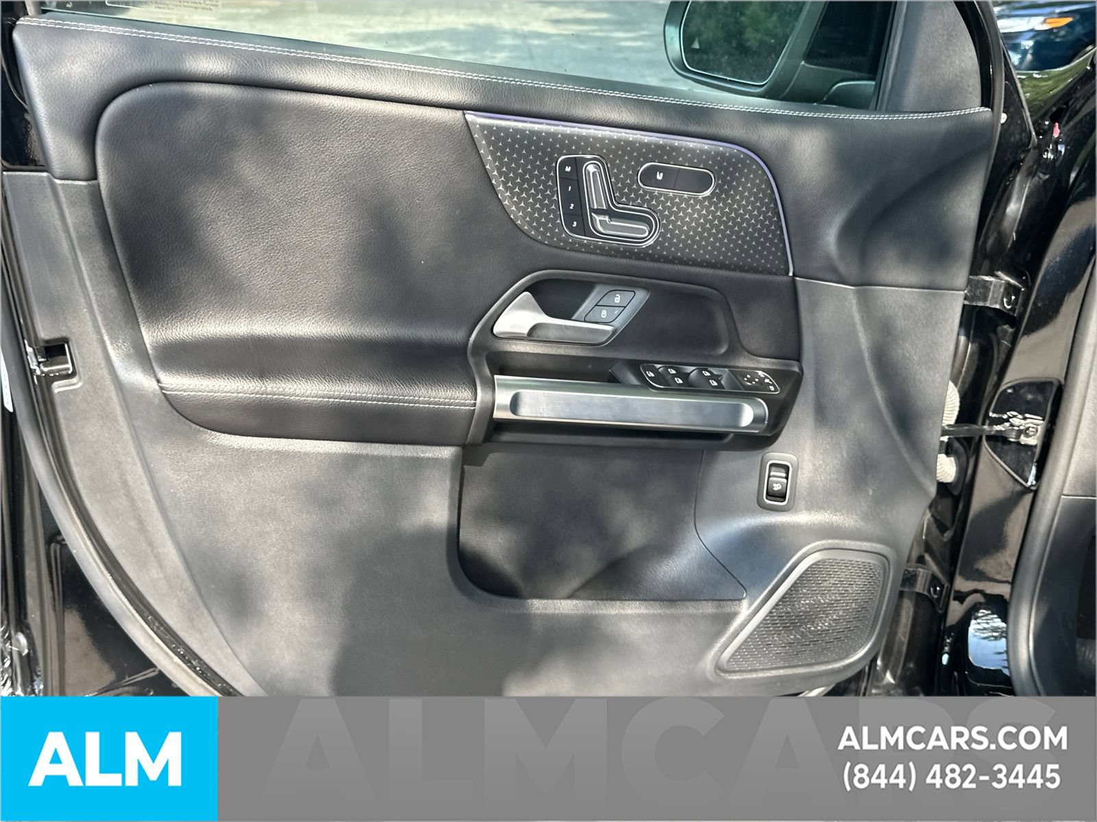 Used 2025 Mercedes-Benz GLB 250 image 11