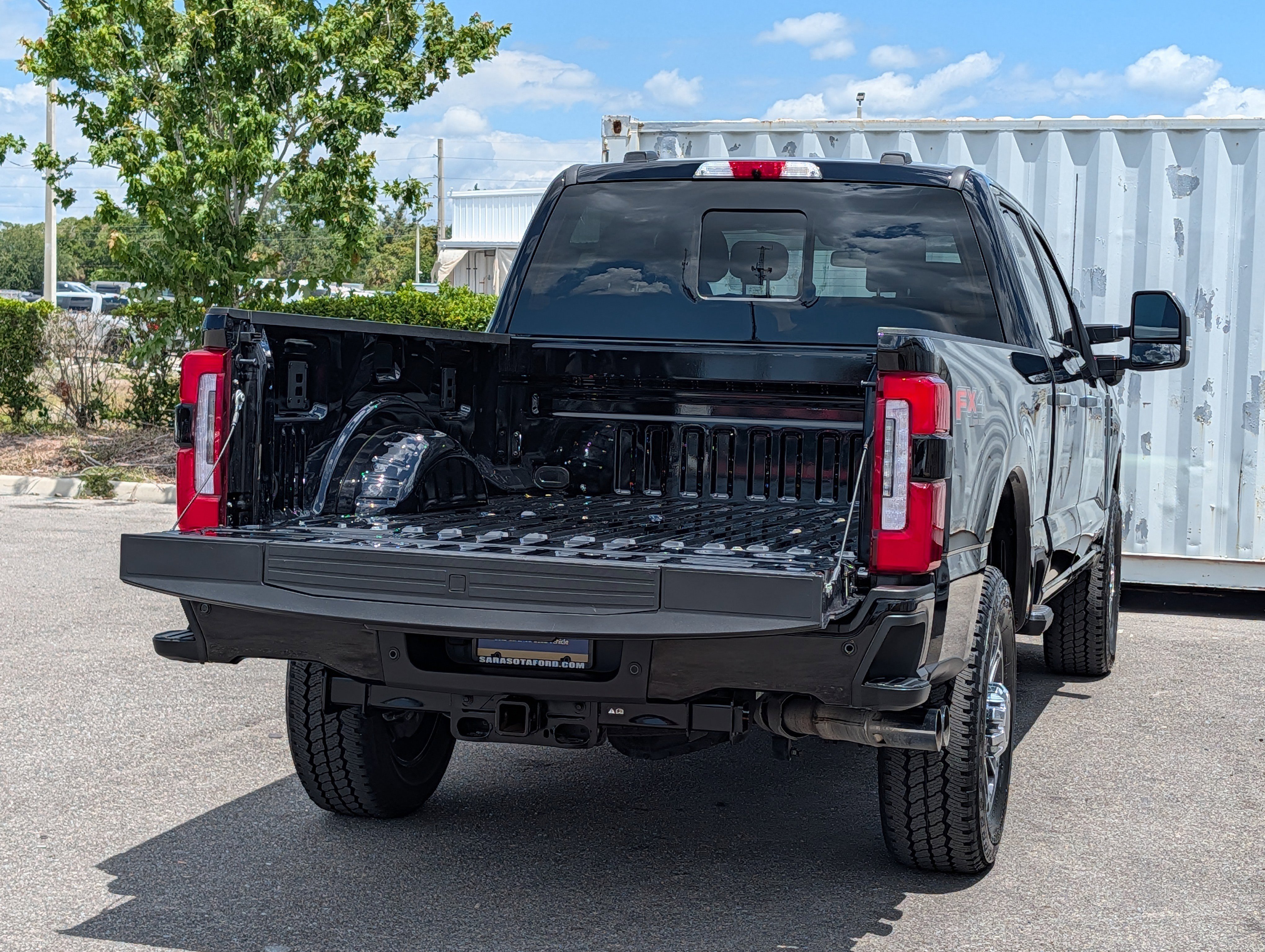 Certified 2025 Ford F250 Platinum w/ Platinum Plus Package AWD/4WD image 13