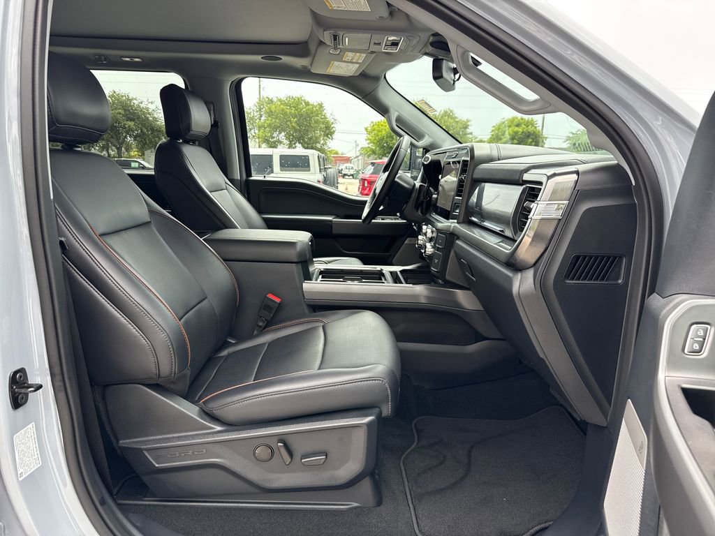 Certified 2025 Ford F250 Lariat w/ Lariat Ultimate Package AWD/4WD image 30