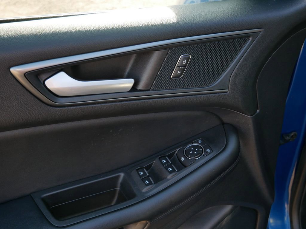 Certified 2022 Ford Edge SE w/ Black Appearance Package image 16