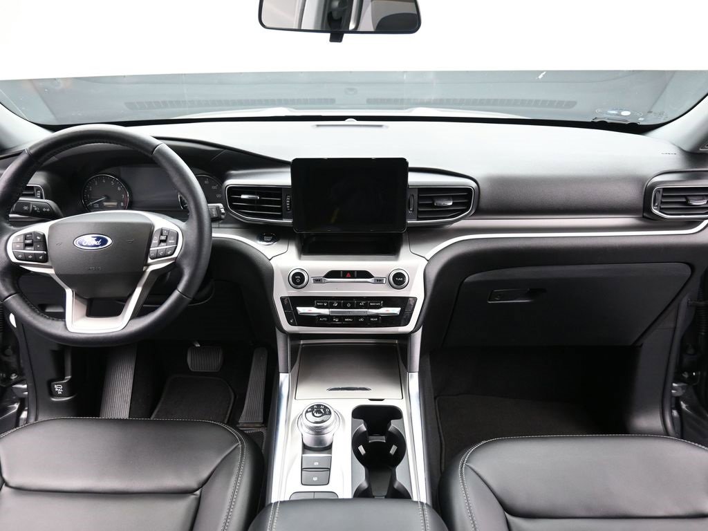 Certified 2021 Ford Explorer XLT w/ Equipment Group 202A image 16