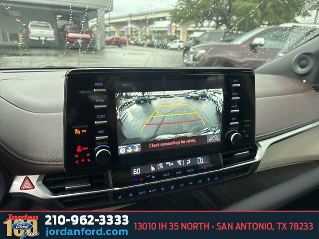 Used 2024 Toyota Sienna Platinum FWD image 26