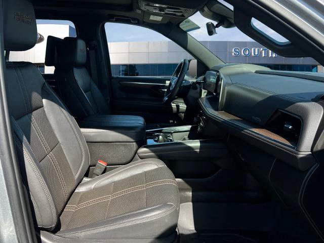 Used 2025 Chevrolet Suburban High Country AWD/4WD image 15