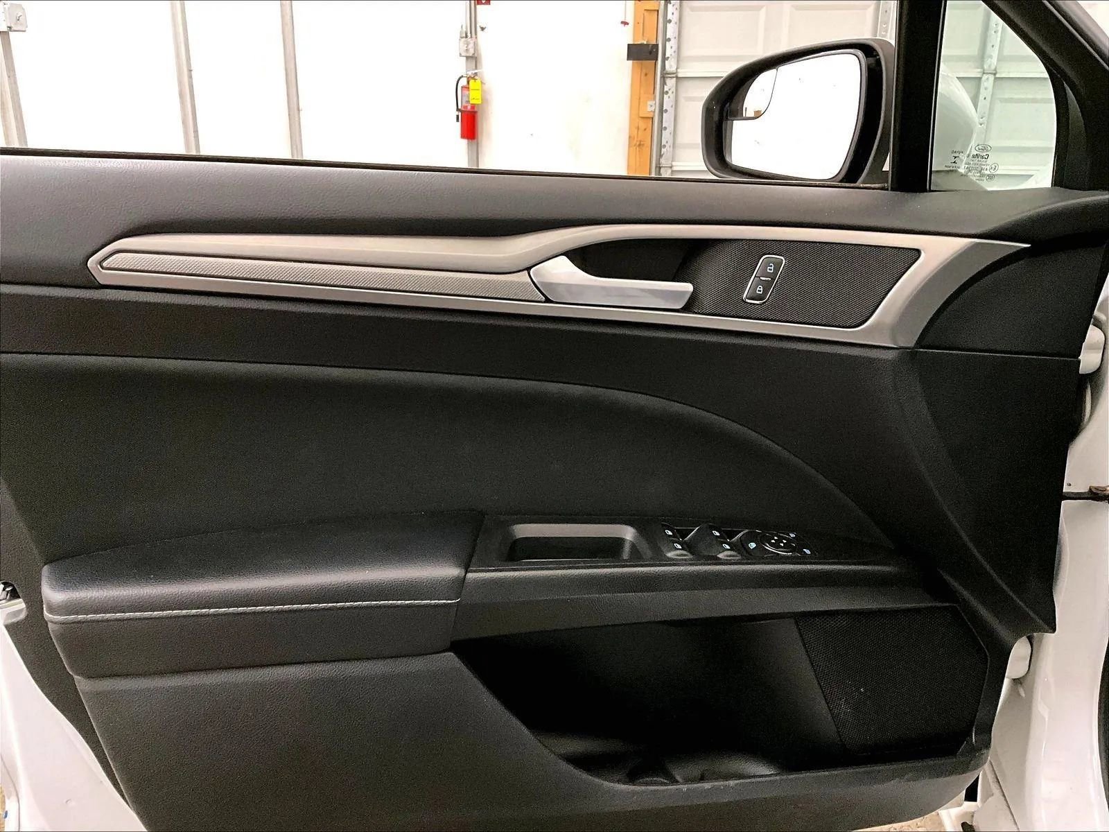 Certified 2018 Ford Fusion SE FWD image 22