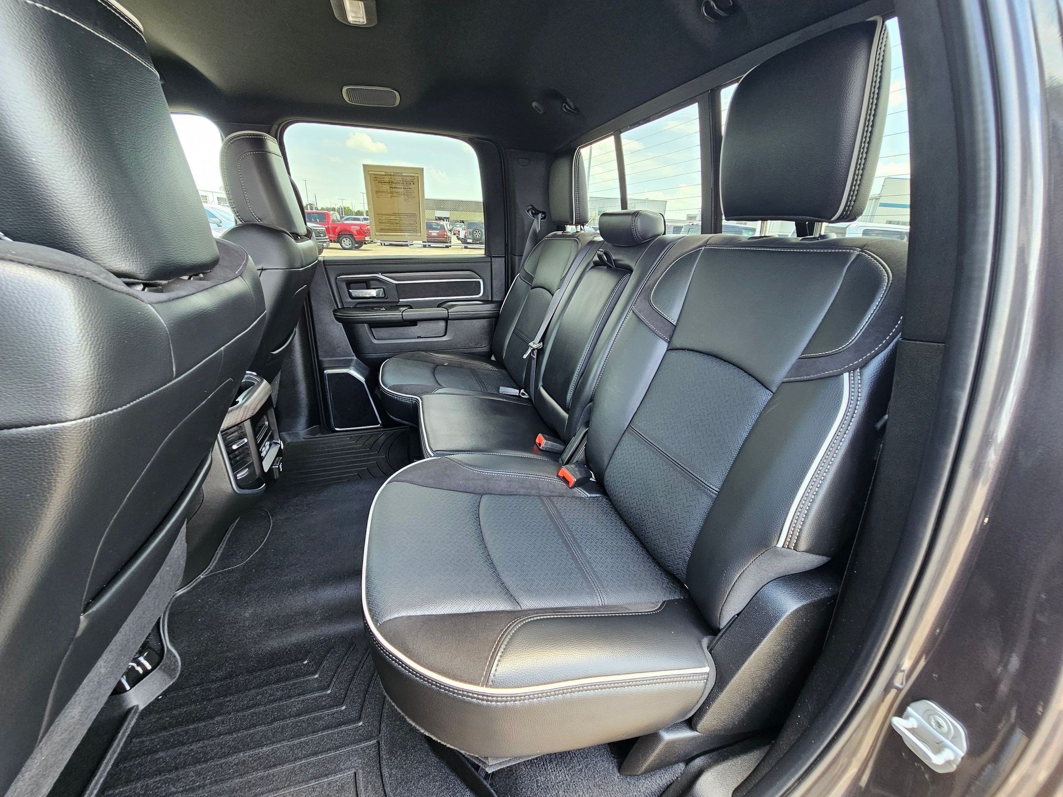 Used 2025 RAM 2500 Laramie AWD/4WD image 29