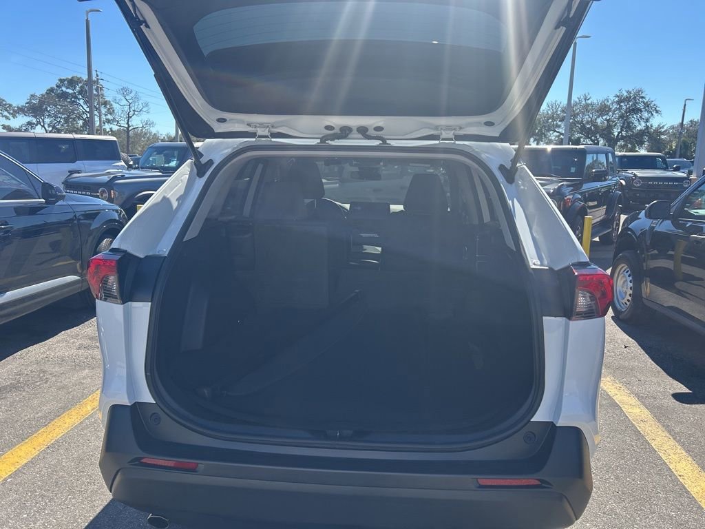 Used 2021 Toyota RAV4 LE image 3